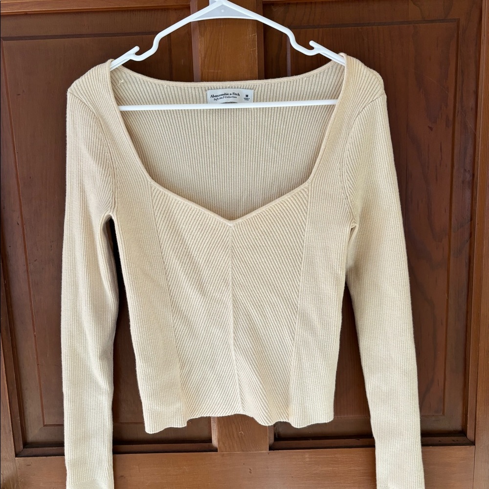 Abercrombie & Fitch Soft AF collection light yellow sweater